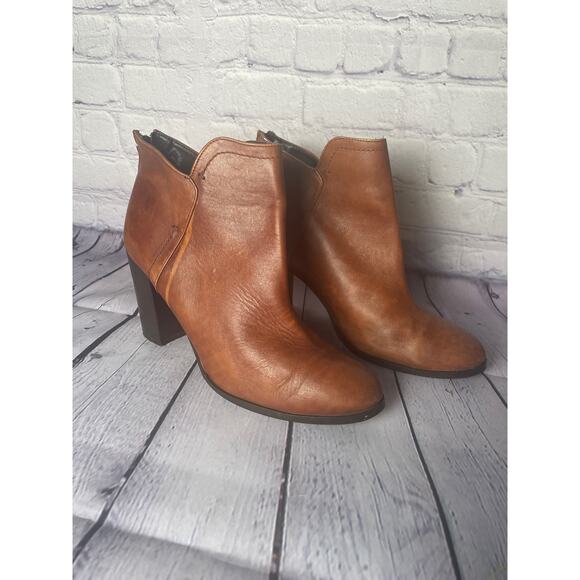 Bata Ankle Boots Women's 40 / 8.5 Brown Leather Distressed Zip Block Heel Bootie - Picture 2 of 9